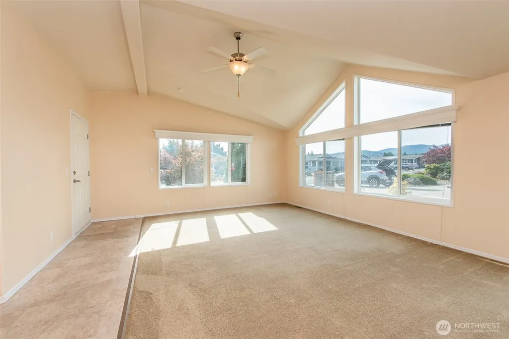 718 W Heritage Loop Sequim WA 98382