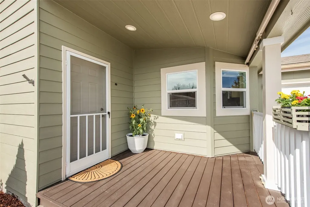 718 W Heritage Loop Sequim WA 98382
