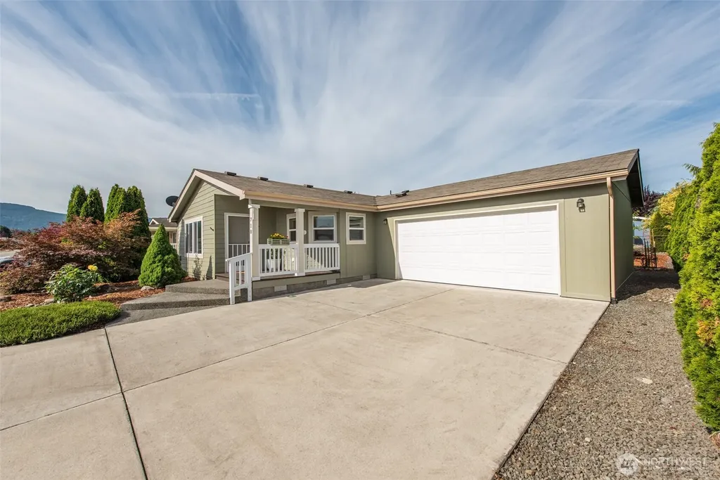718 W Heritage Loop Sequim WA 98382