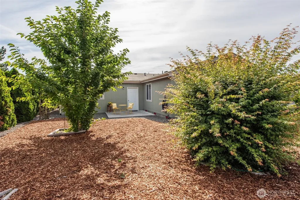 718 W Heritage Loop Sequim WA 98382