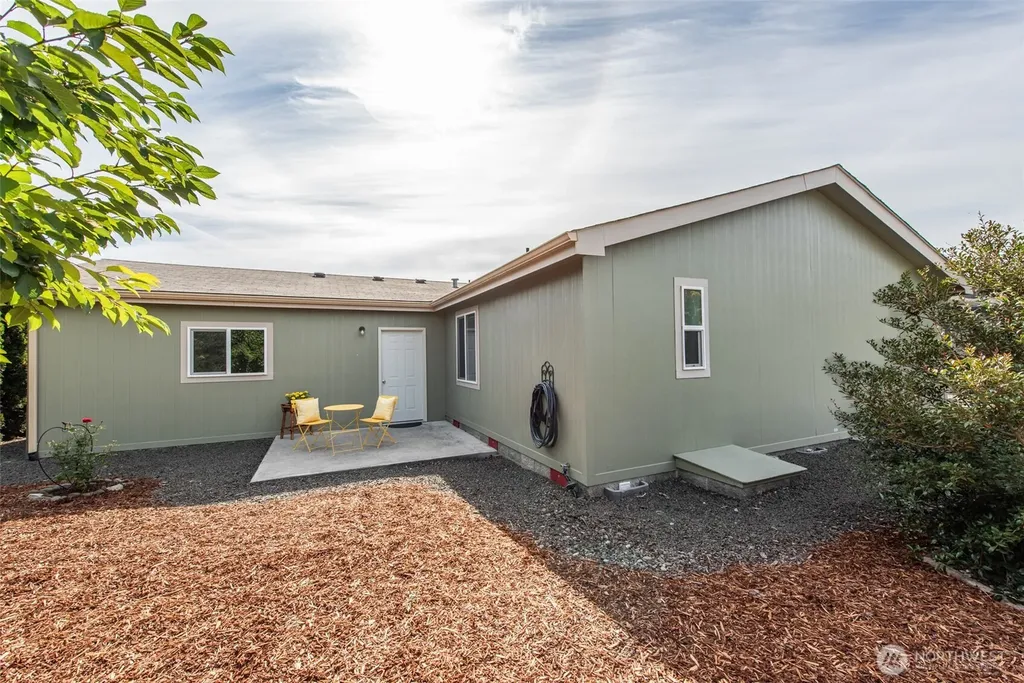 718 W Heritage Loop Sequim WA 98382