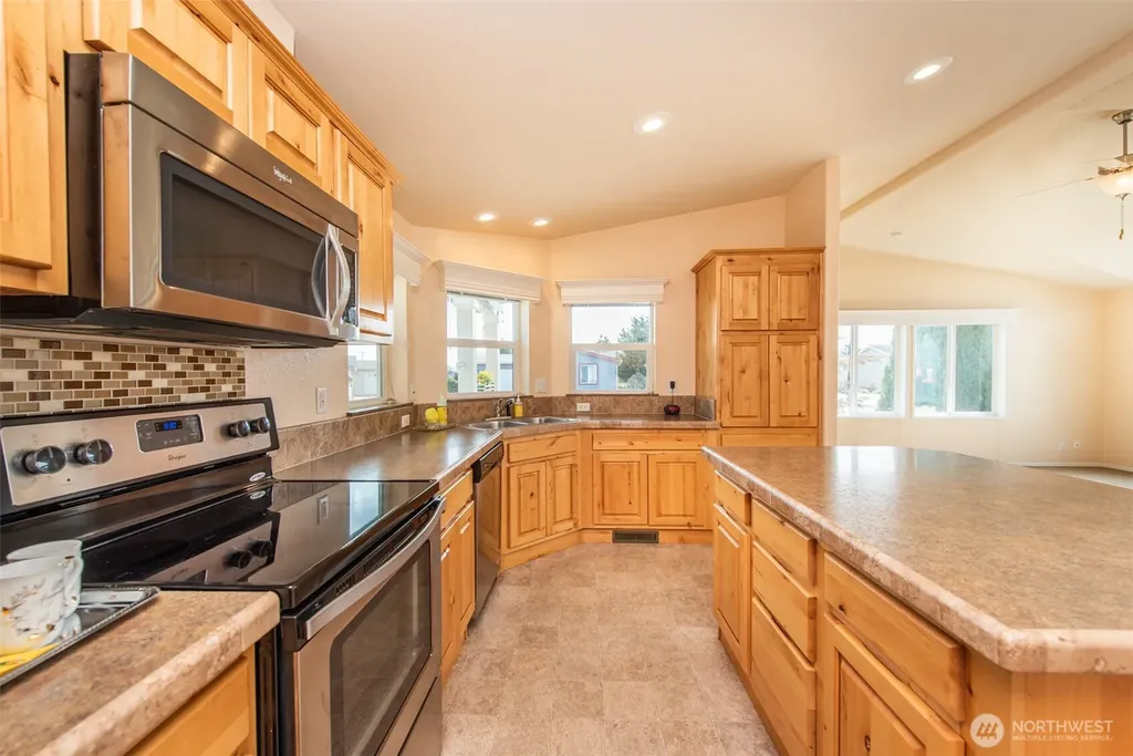 718 W Heritage Loop Sequim WA 98382