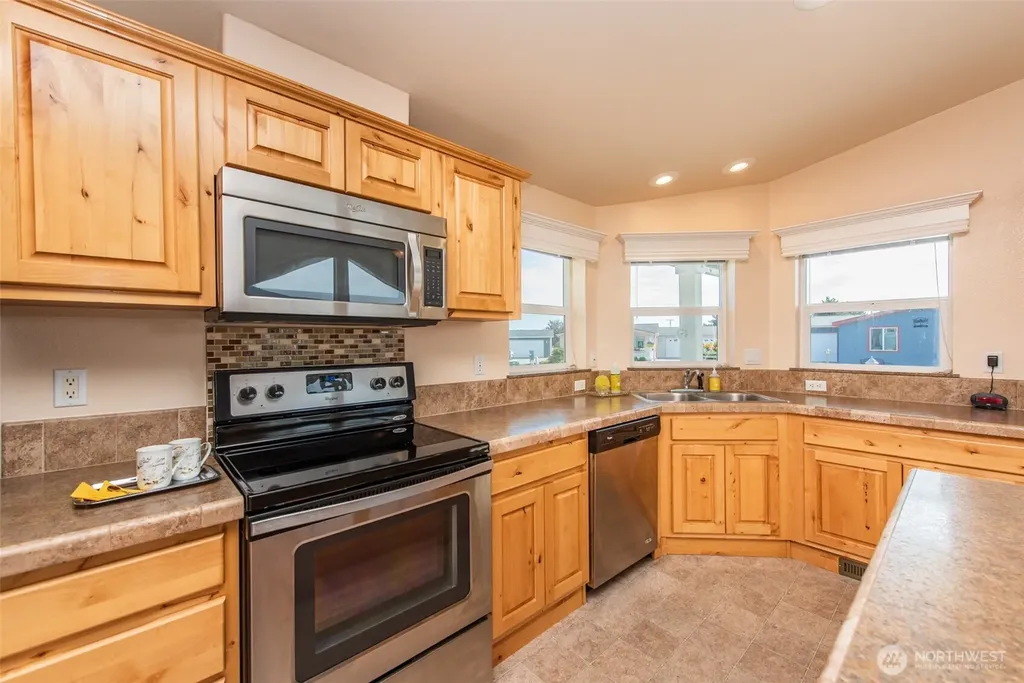 718 W Heritage Loop Sequim WA 98382