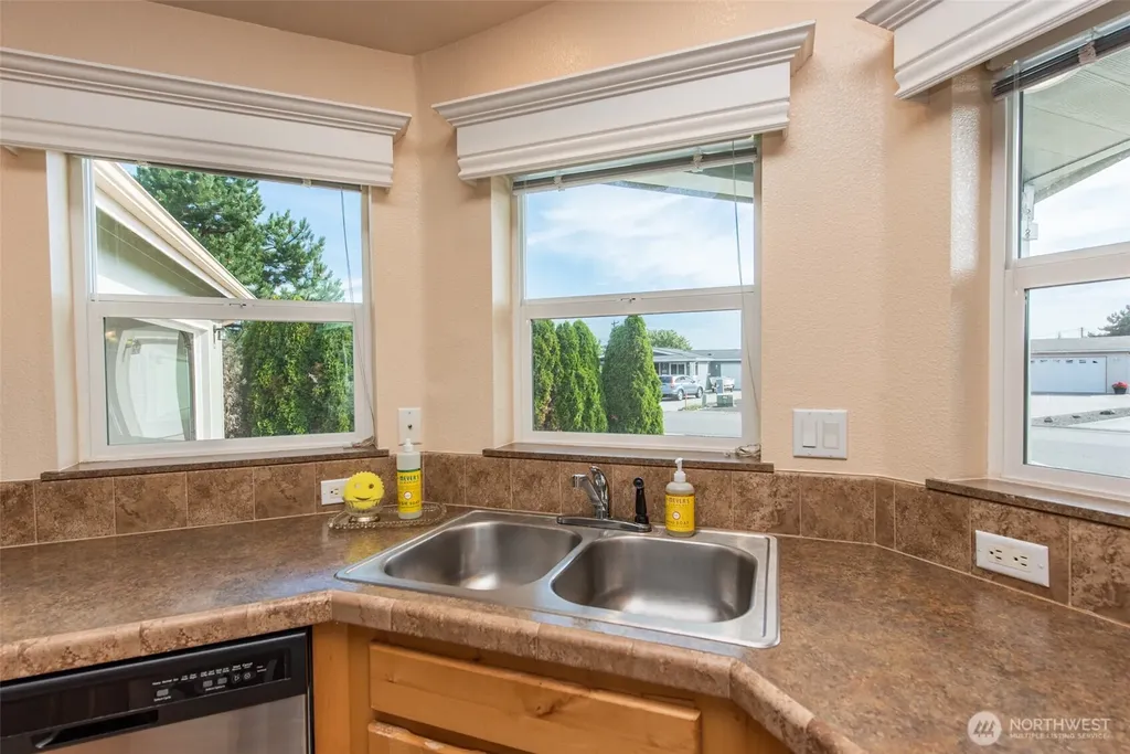 718 W Heritage Loop Sequim WA 98382