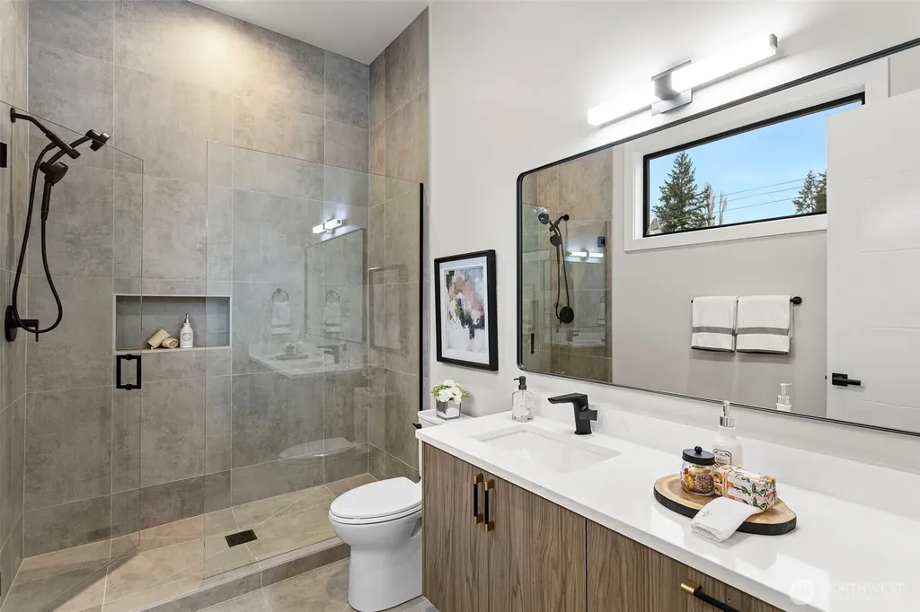 14 158th Place NE Bellevue WA 98008