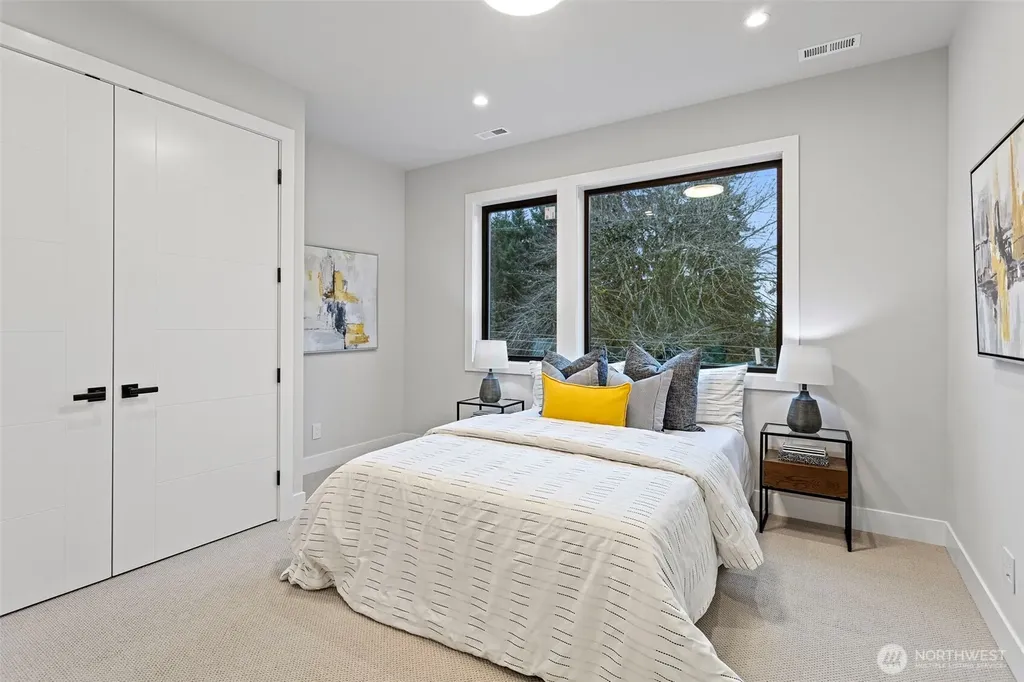 14 158th Place NE Bellevue WA 98008