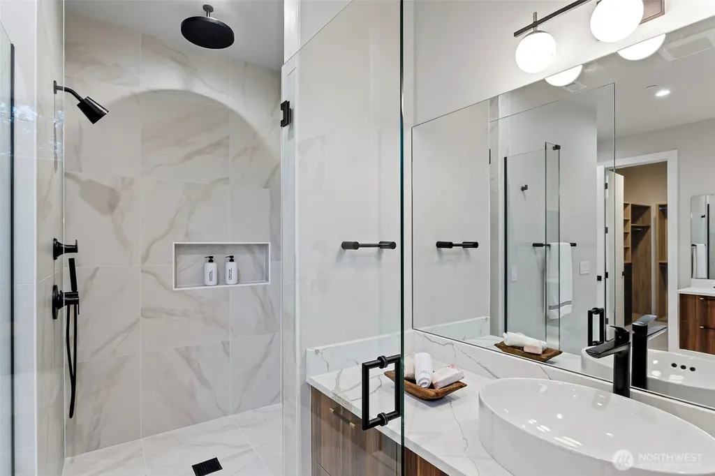 14 158th Place NE Bellevue WA 98008