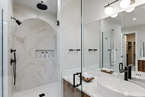 14 158th Place NE Bellevue WA 98008