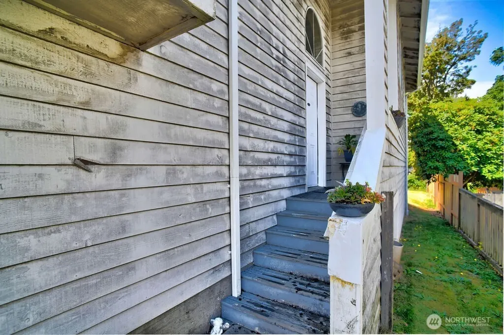 10245 42nd Avenue SW Seattle WA 98146