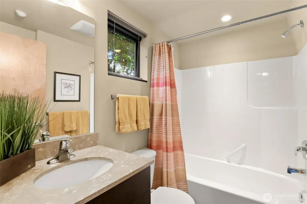4923 39th Avenue S Seattle WA 98118