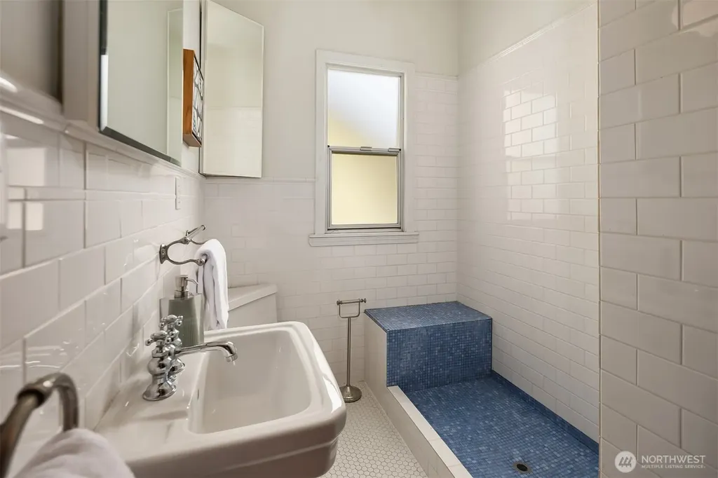2710 18th Avenue S Seattle WA 98144