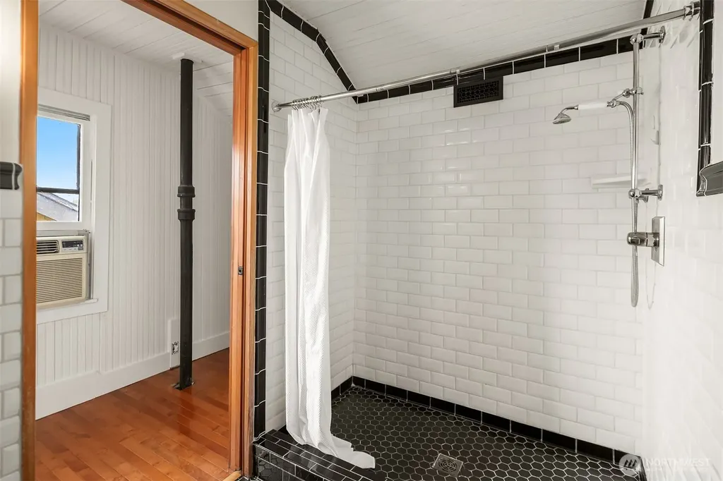 2710 18th Avenue S Seattle WA 98144