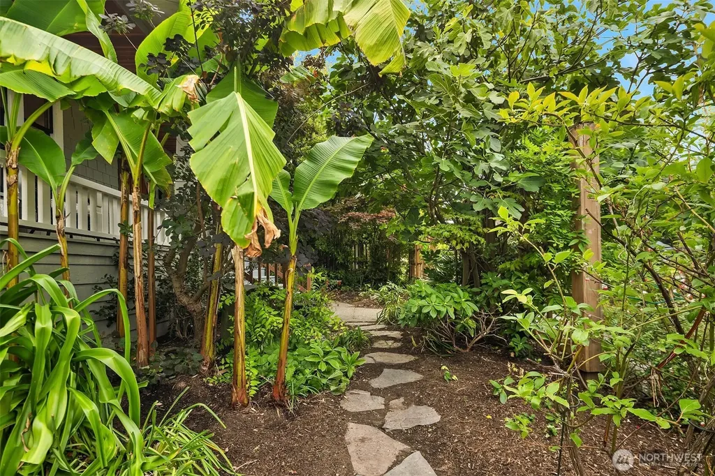2710 18th Avenue S Seattle WA 98144