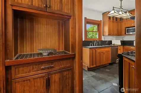 2710 18th Avenue S Seattle WA 98144