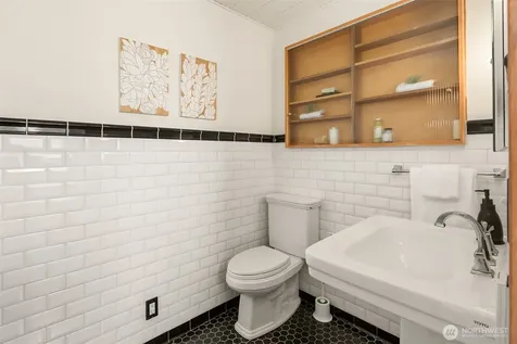 2710 18th Avenue S Seattle WA 98144