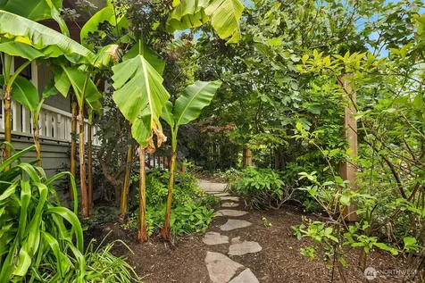 2710 18th Avenue S Seattle WA 98144