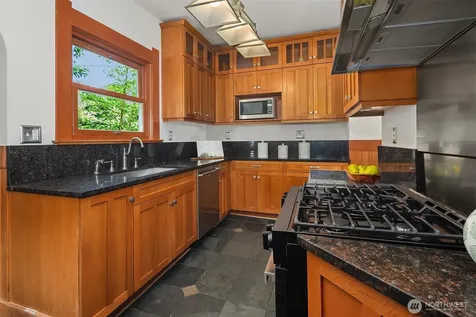 2710 18th Avenue S Seattle WA 98144