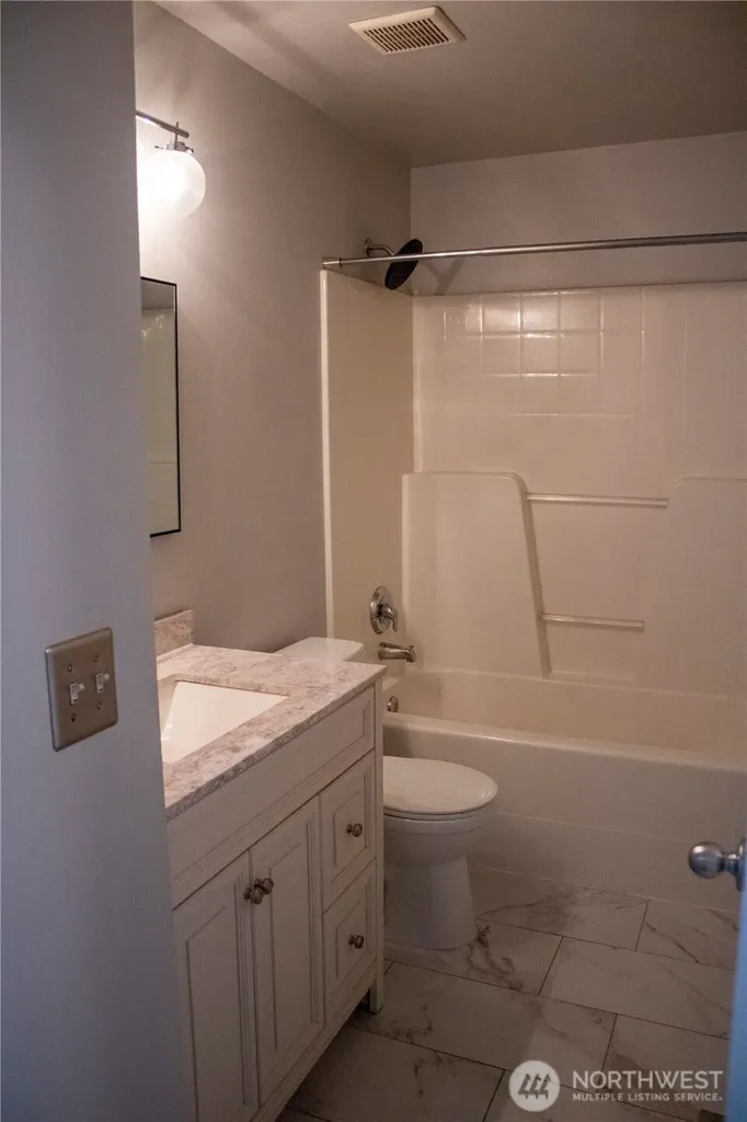 15721 26 Avenue W Lynnwood WA 98087