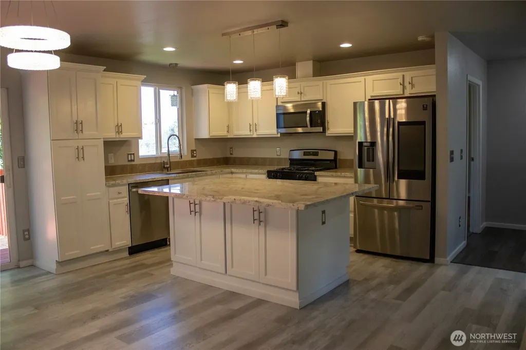 15721 26 Avenue W Lynnwood WA 98087