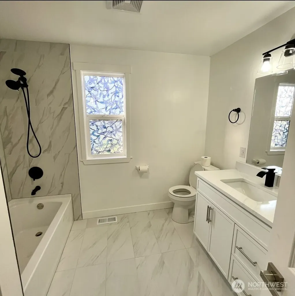13829 51 Avenue S Tukwila WA 98168