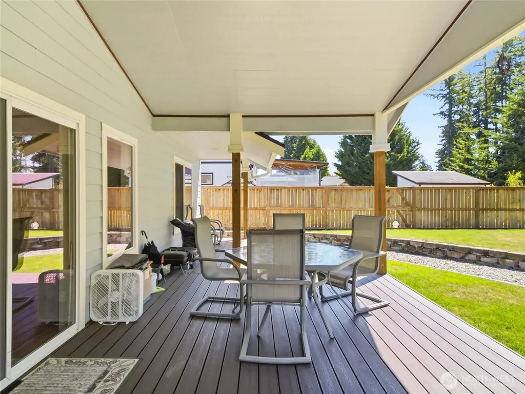 408 Raintree Loop Court SE Rainier WA 98576