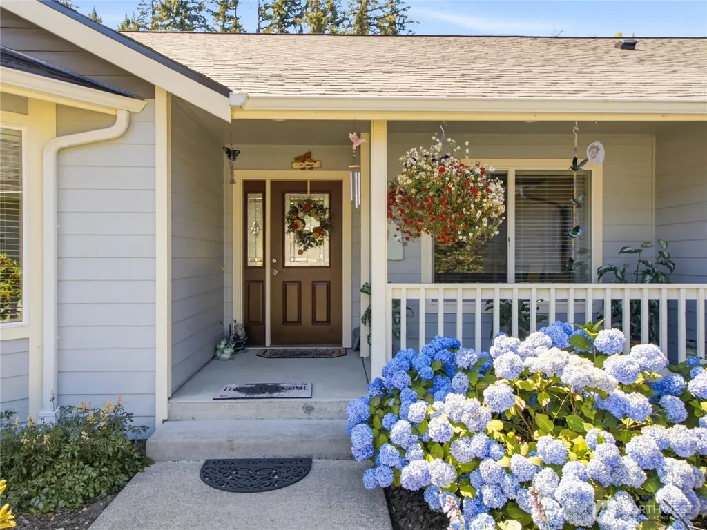408 Raintree Loop Court SE Rainier WA 98576