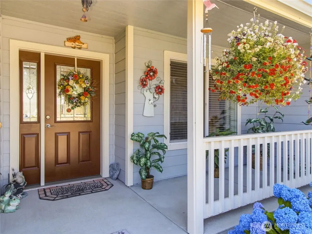 408 Raintree Loop Court SE Rainier WA 98576