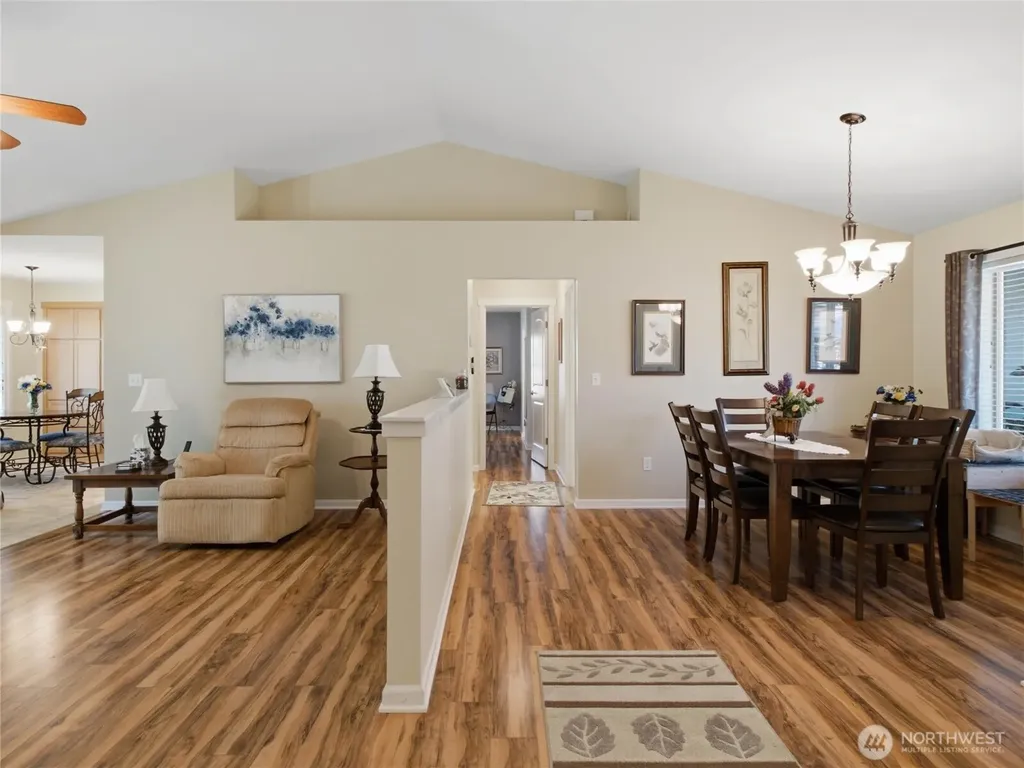 408 Raintree Loop Court SE Rainier WA 98576
