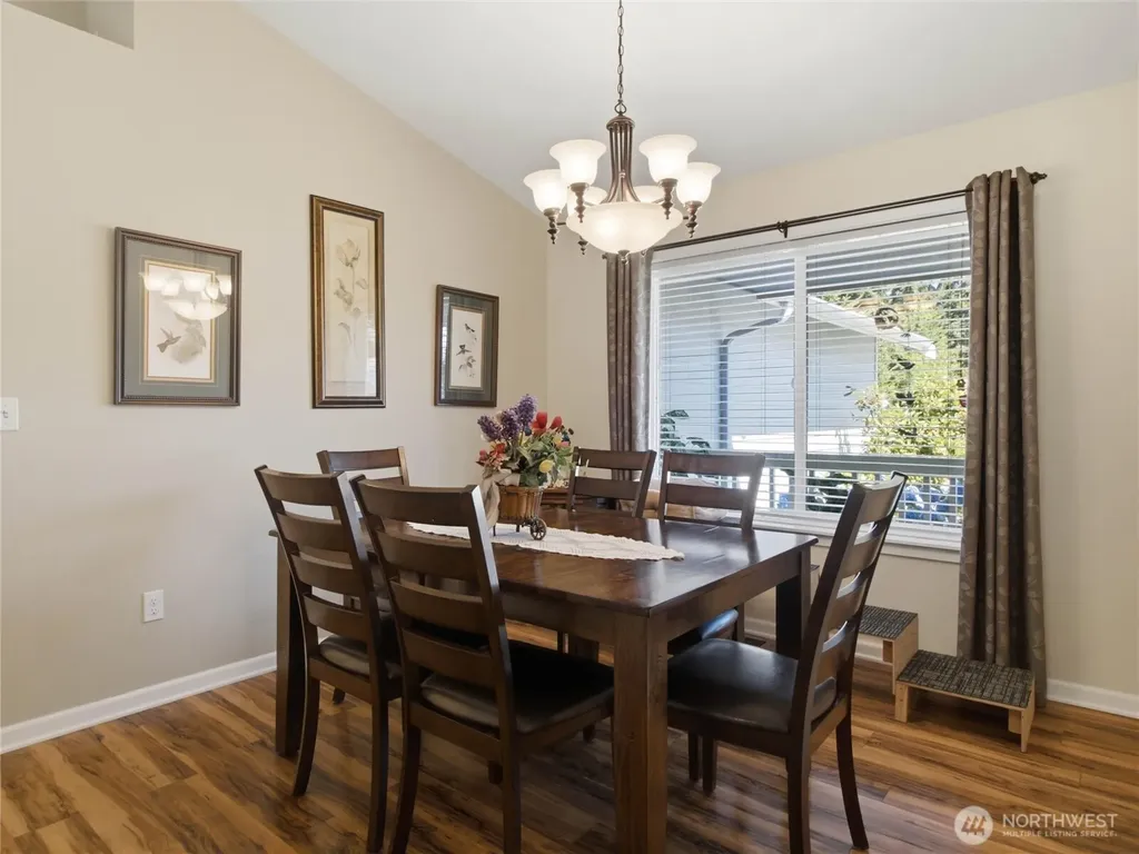 408 Raintree Loop Court SE Rainier WA 98576