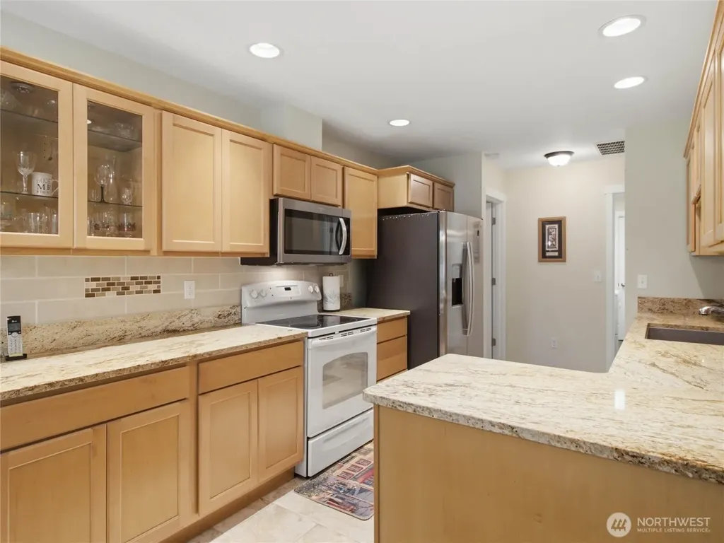 408 Raintree Loop Court SE Rainier WA 98576