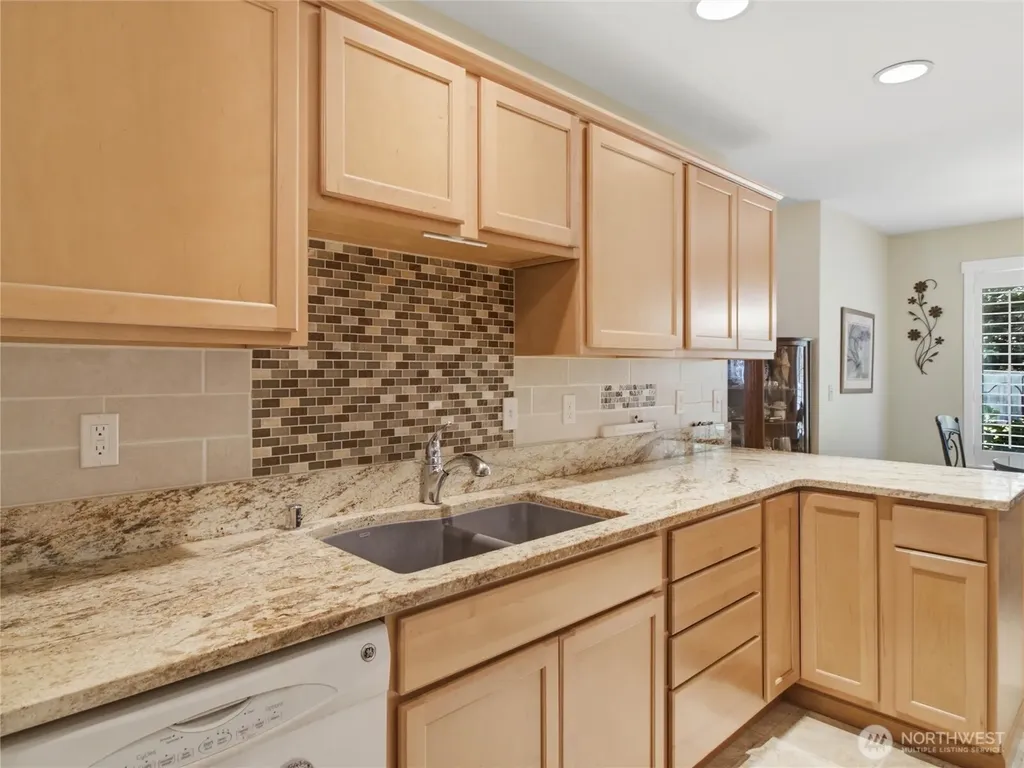 408 Raintree Loop Court SE Rainier WA 98576
