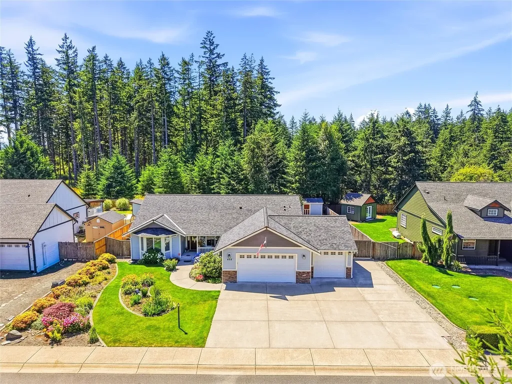 408 Raintree Loop Court SE Rainier WA 98576