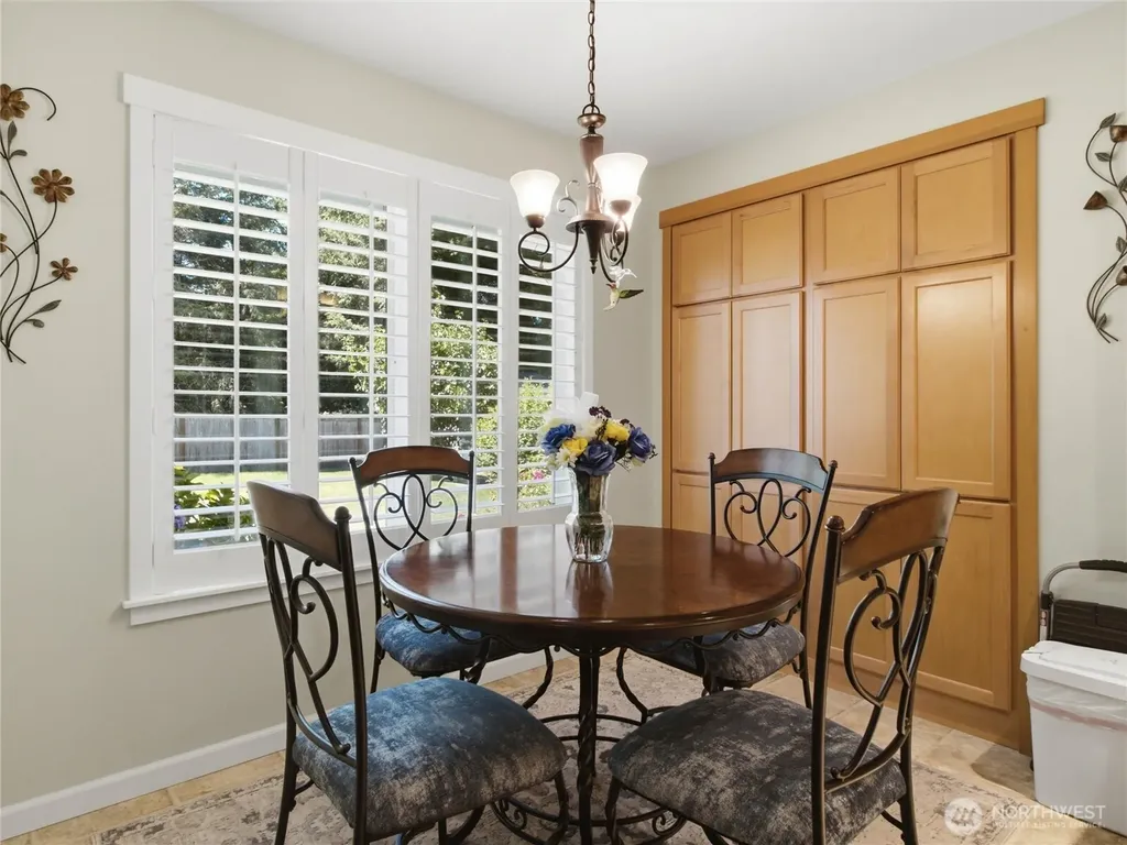 408 Raintree Loop Court SE Rainier WA 98576