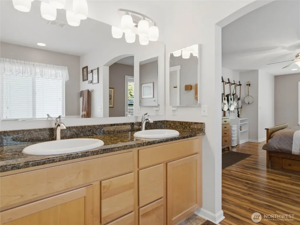 408 Raintree Loop Court SE Rainier WA 98576