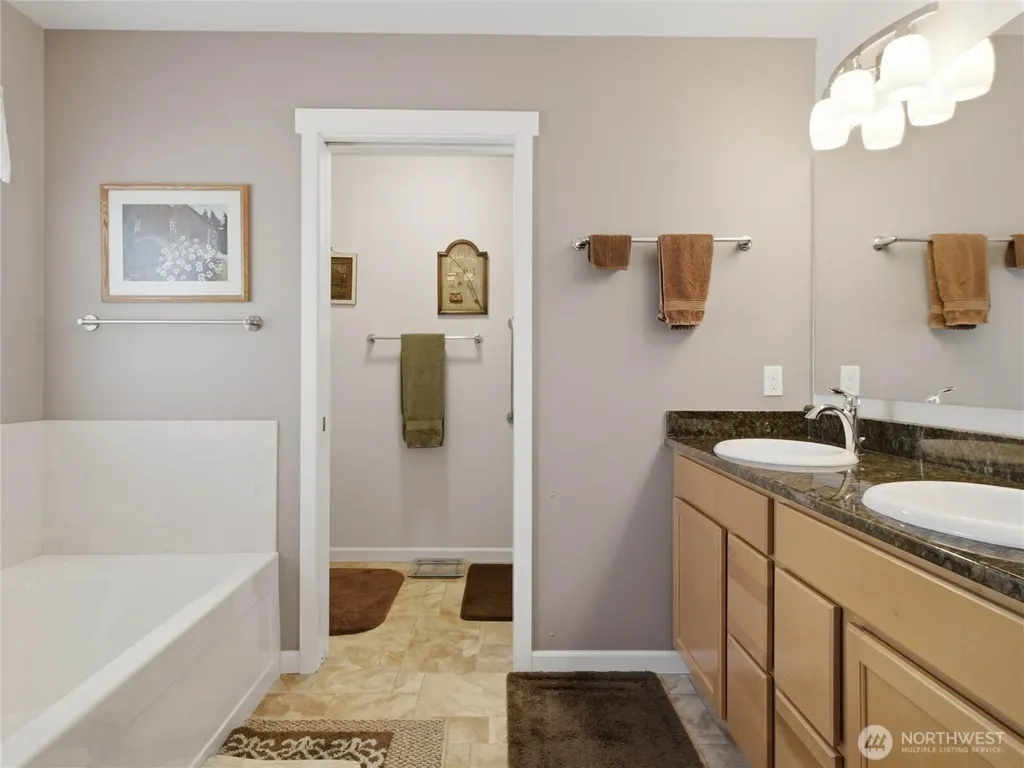 408 Raintree Loop Court SE Rainier WA 98576