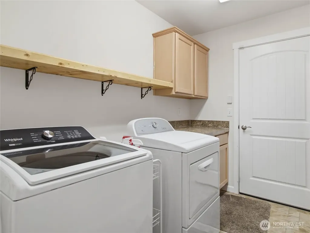 408 Raintree Loop Court SE Rainier WA 98576
