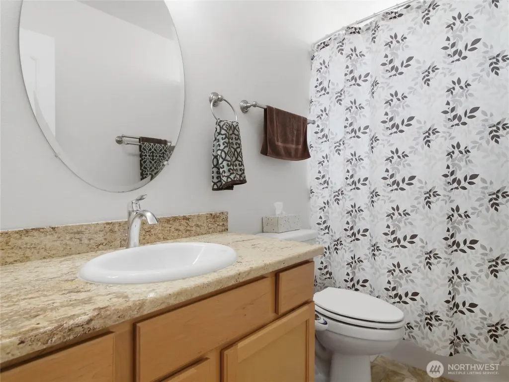 408 Raintree Loop Court SE Rainier WA 98576