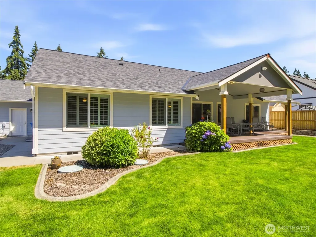 408 Raintree Loop Court SE Rainier WA 98576