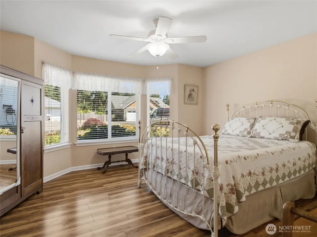 408 Raintree Loop Court SE Rainier WA 98576