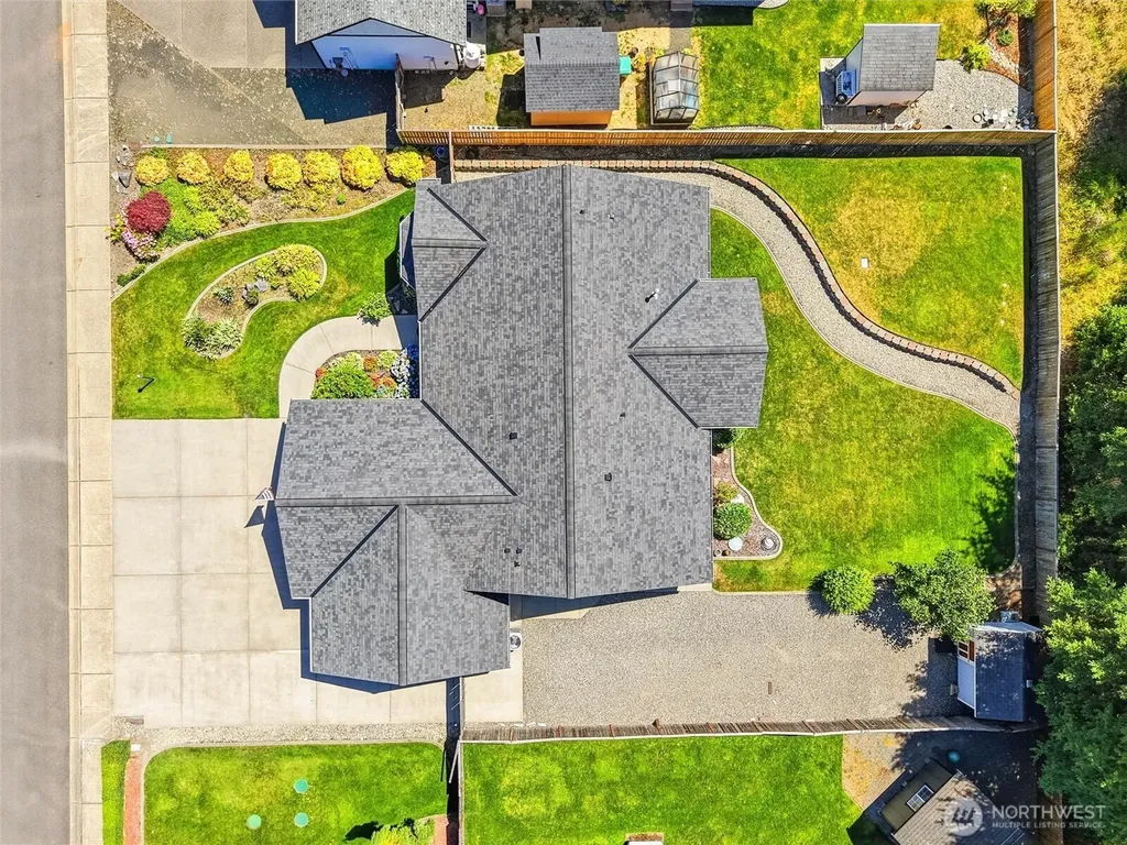 408 Raintree Loop Court SE Rainier WA 98576