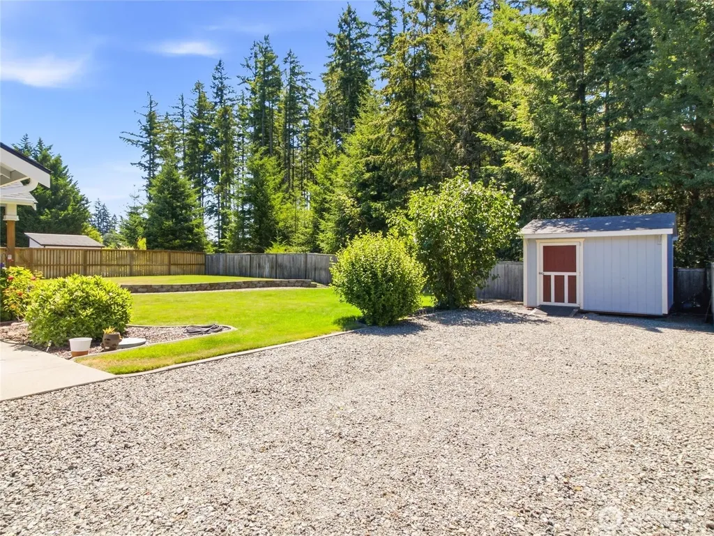 408 Raintree Loop Court SE Rainier WA 98576