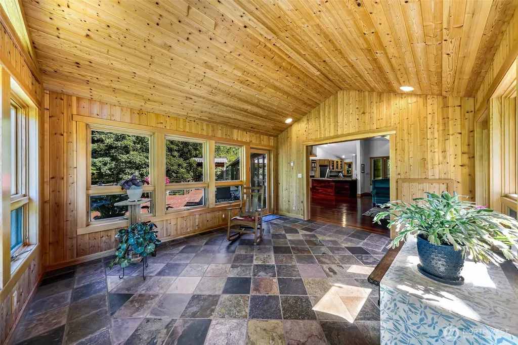 6701 Holst Road Clinton WA 98236