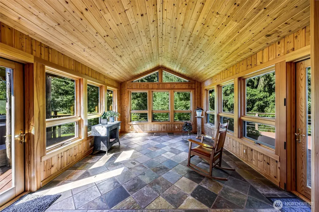 6701 Holst Road Clinton WA 98236