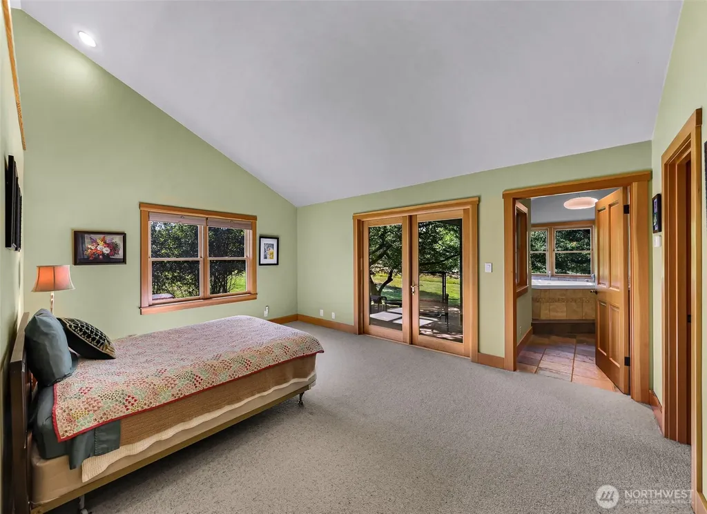 6701 Holst Road Clinton WA 98236