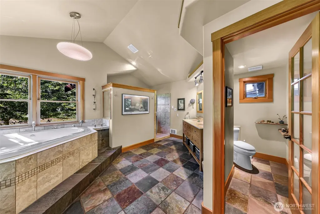 6701 Holst Road Clinton WA 98236