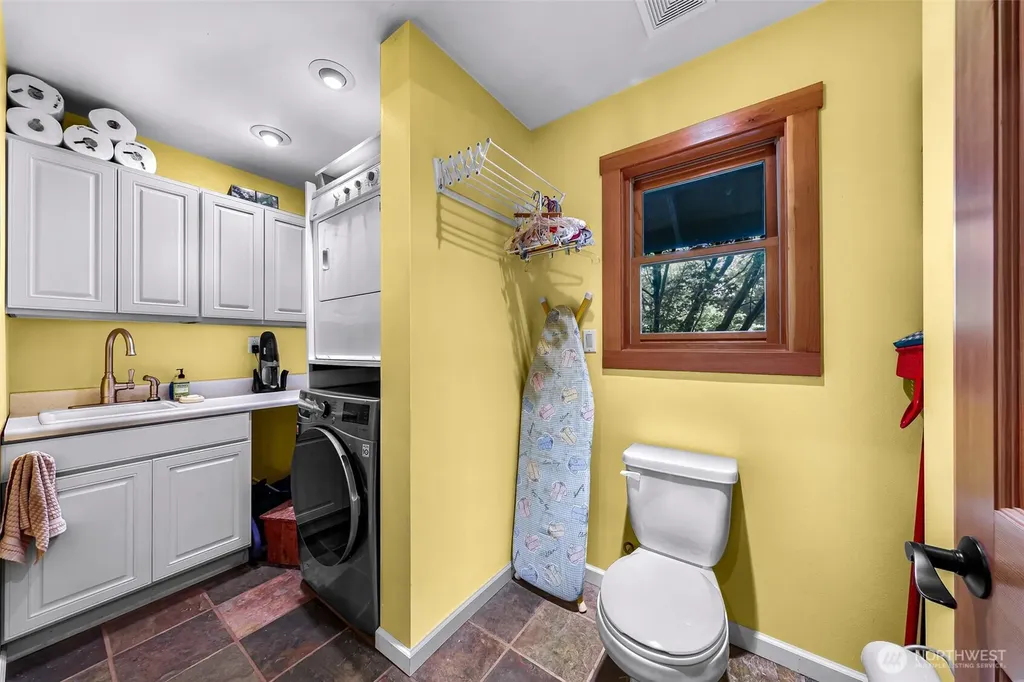 6701 Holst Road Clinton WA 98236