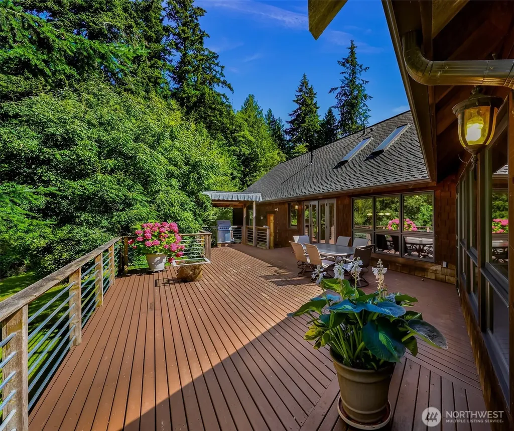 6701 Holst Road Clinton WA 98236