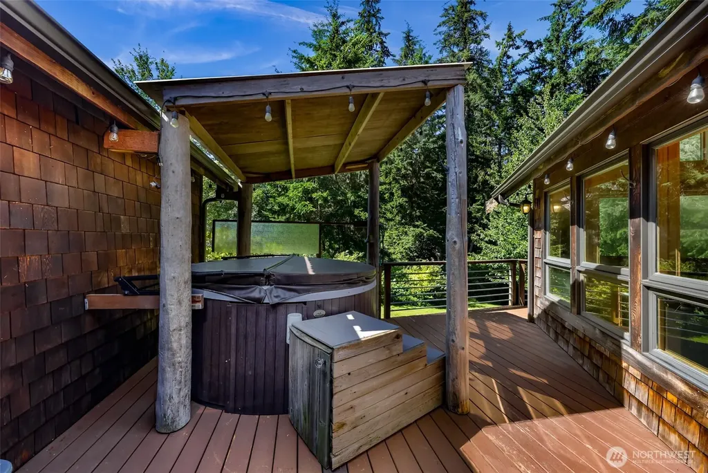 6701 Holst Road Clinton WA 98236