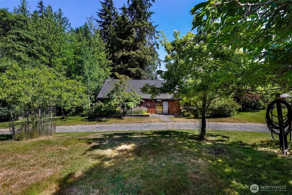 6701 Holst Road Clinton WA 98236