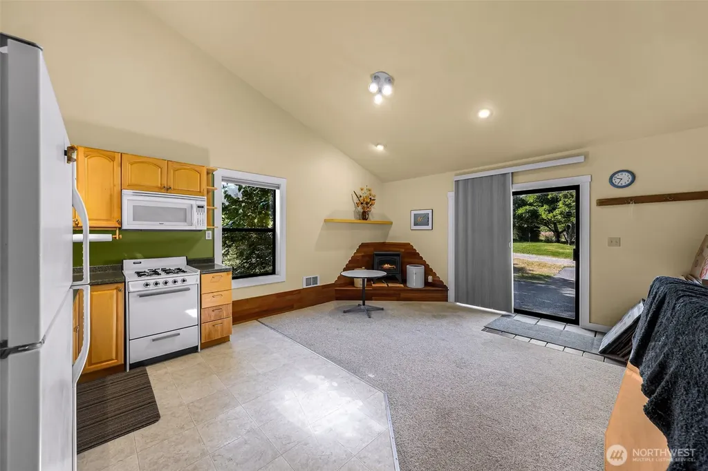 6701 Holst Road Clinton WA 98236